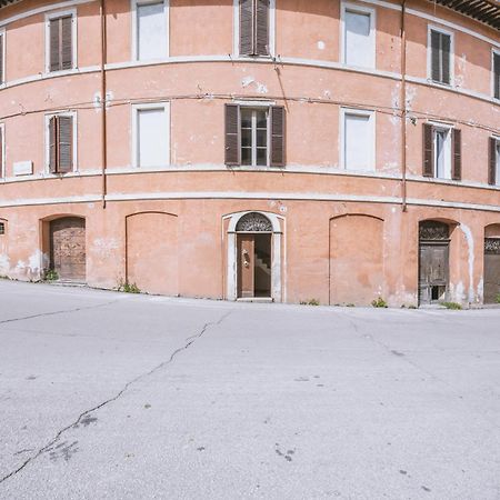 Bhr - Appartamento Dell'Anfiteatro Spoleto Buitenkant foto