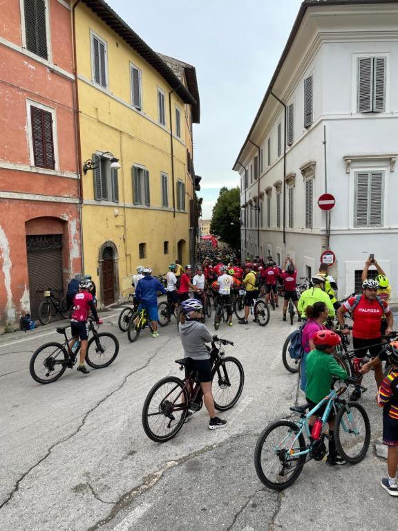 Bhr - Appartamento Dell'Anfiteatro Spoleto Buitenkant foto