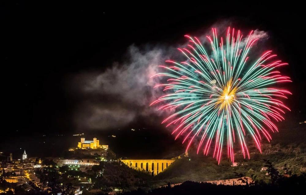 Bhr - Appartamento Dell'Anfiteatro Spoleto Buitenkant foto